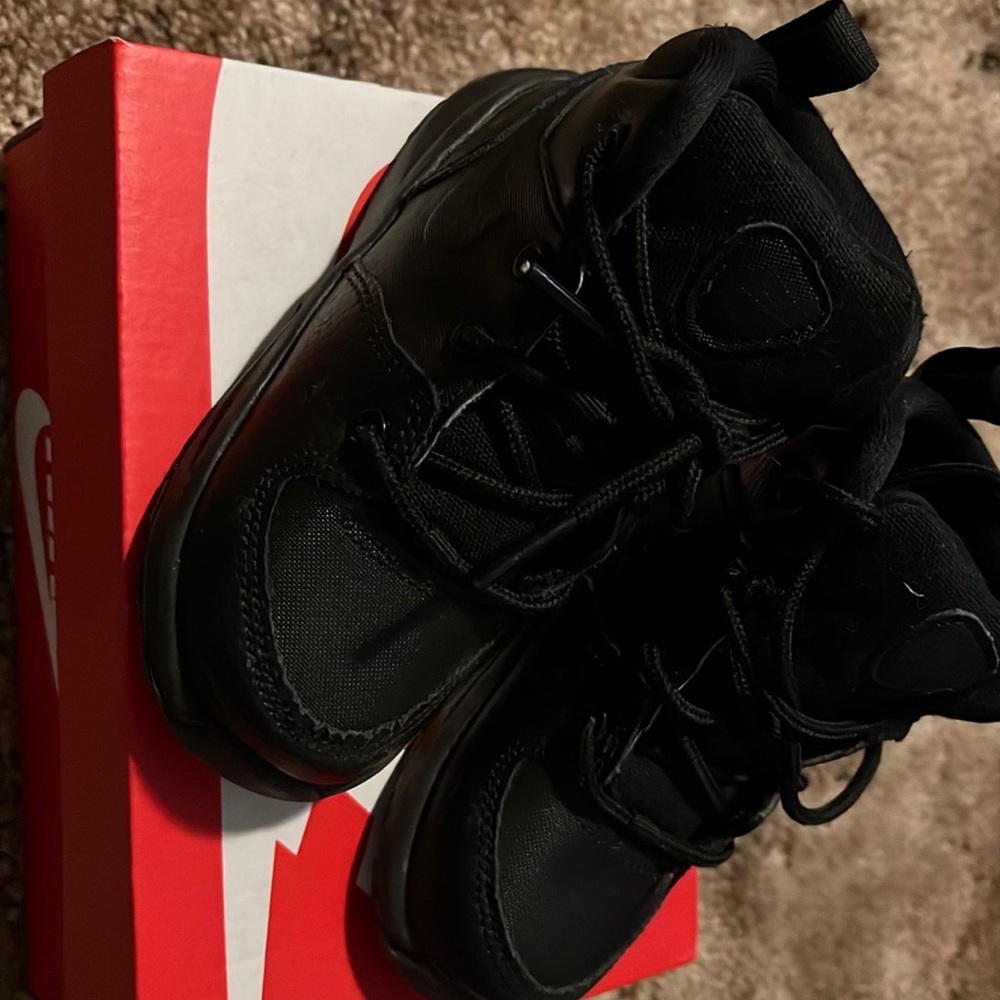 Size 8c nike boots barely worn no scrapes or tears